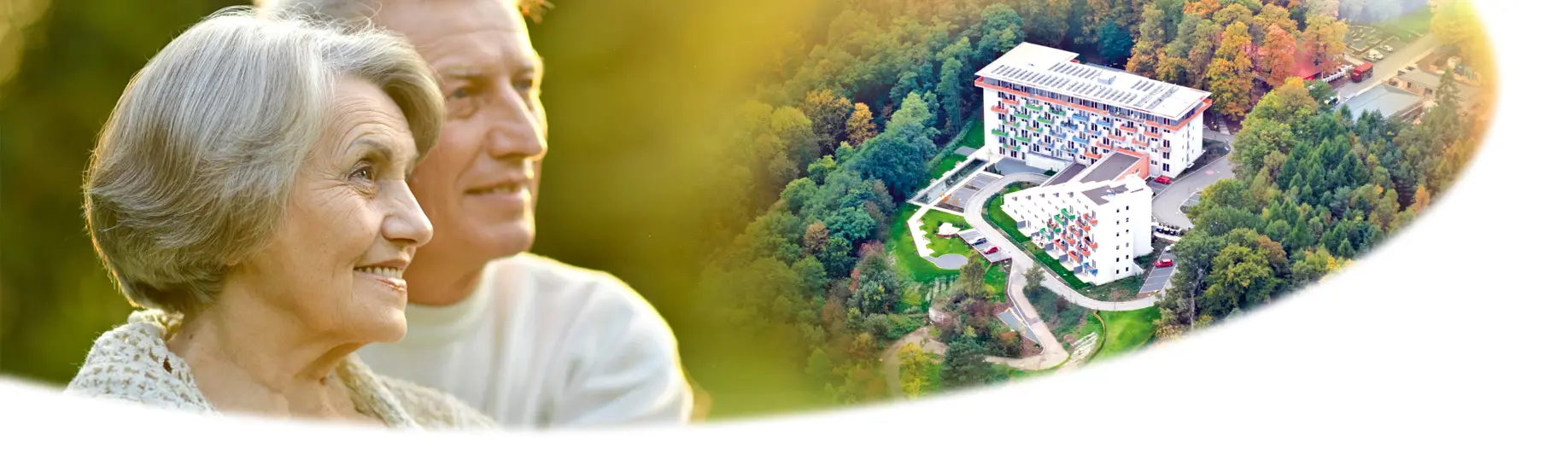 Website Startseite Wohnpark Martins Höhe Gera Introbild zeigt zwei Senioren mit Blick auf den Wohnpark